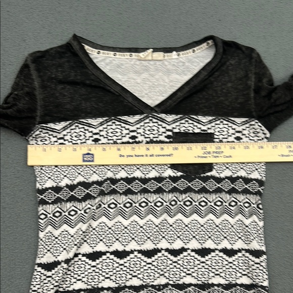 Roxy Women’s Patterned Button-Up Shirt | Size XS | Roll-Tab Sleeves - Picture 5 of 14